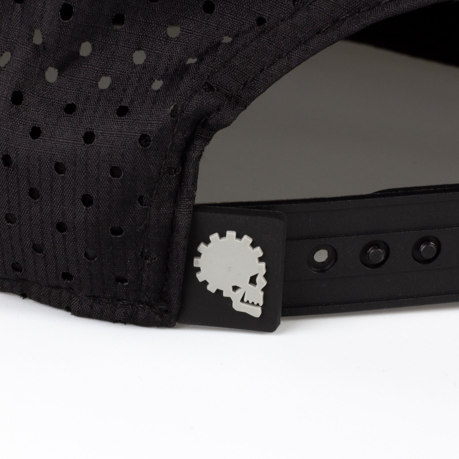 Perforated Snapback "All black"