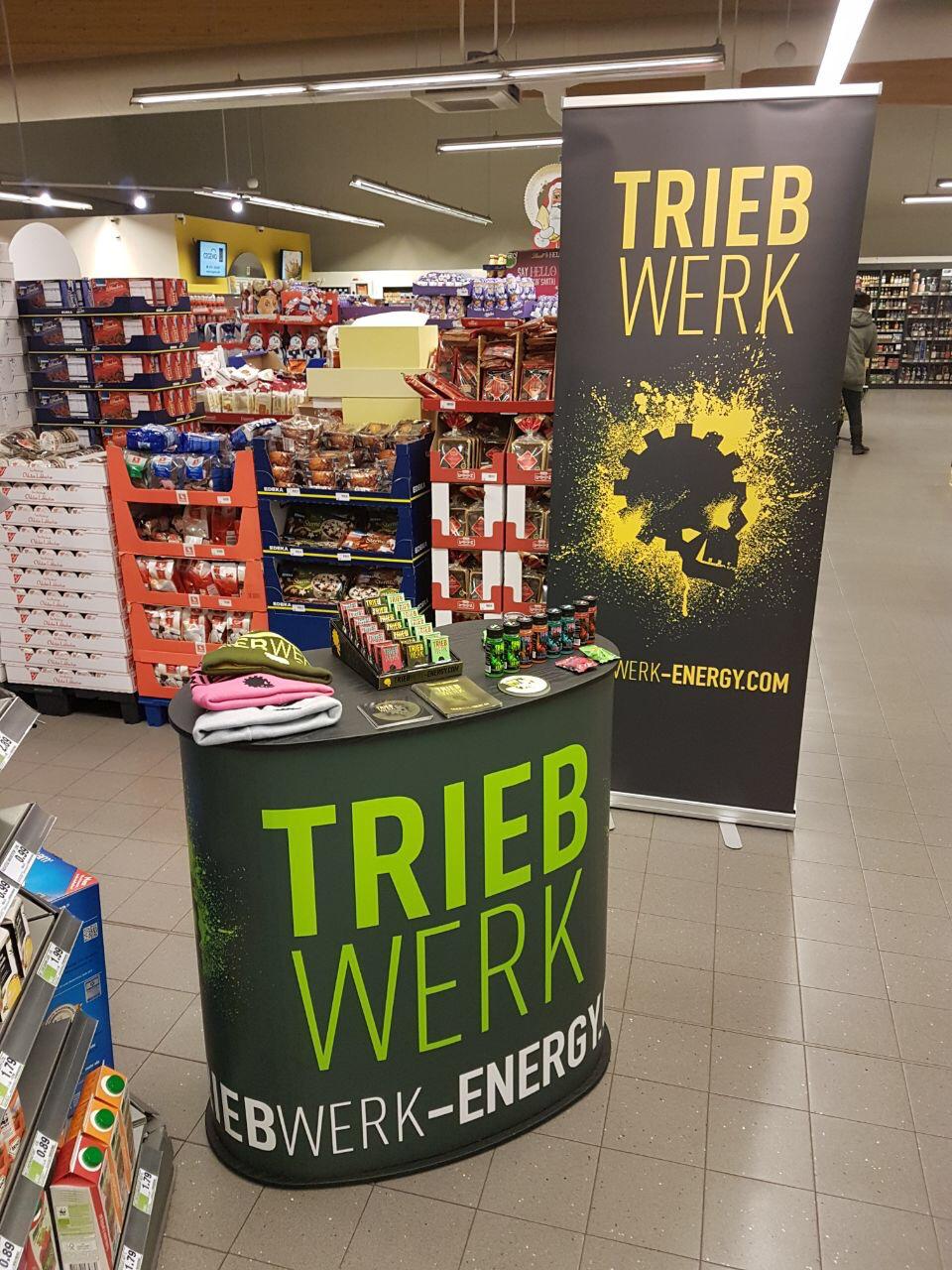 TRIEBWERK-Team mit Produkten